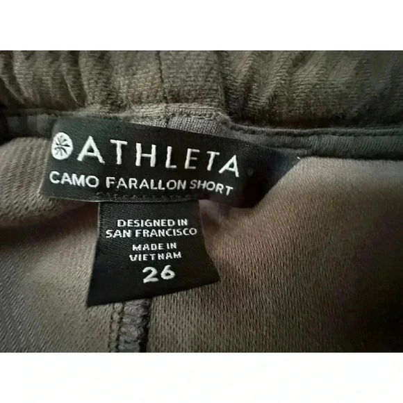 Athleta Black Olive Camo Farallon Elastic Waist Pockets Shorts Size 26 NEW - Picture 7 of 7